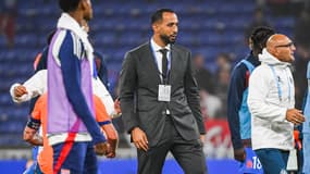 Medhi Benatia sur la pelouse du Groupama Stadium après OL-OM