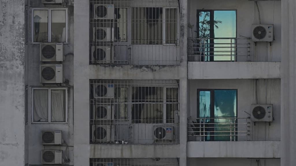 Des unités de climatisation extérieures sur un bâtiment dans le centre de Hanoi, au Vietnam, le 30 mai 2023. Des unités de climatisation extérieures sur un bâtiment dans le centre de Hanoi, au Vietnam, le 30 mai 2023.