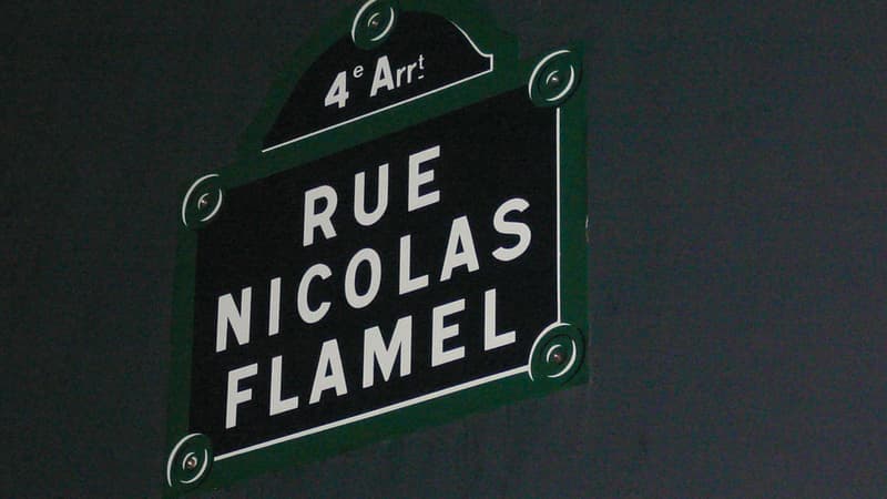 Nicolas Flamel, souvent décrit comme alchimiste était un notable parisien.