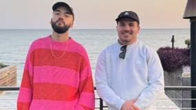 Le chanteur Oli avec le rugbyman Antoine Dupont, mars 2024
