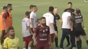 Une arbitre assistante a été agressée au Brésil.