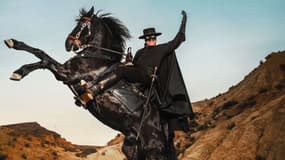 Jean Dujardin dans la série "Zorro"