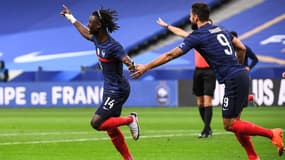 Eduardo Camavinga et Olivier Giroud lors de France-Ukraine, à Saint-Denis le 7 octobre 2020