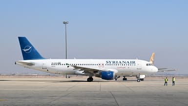Un avion de la compagnie Syrien Air sur le tarmac de l'aéroport de Damas, en Syrie, le 7 janvier 2025