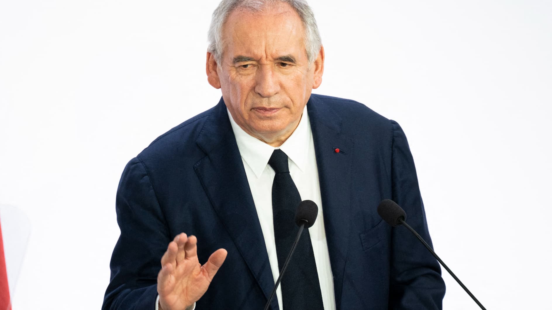 DIRECT. VOTE DE CONFIANCE: FRANÇOIS BAYROU VA "TENDRE LA MAIN" AUX SOCIALISTES (INFO BFMTV)