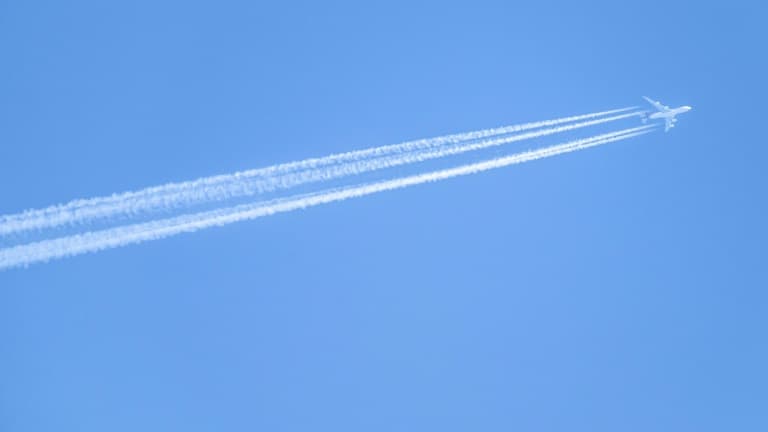 Le secteur aérien appelle à une "révision" du projet de taxe sur les billets d'avion
