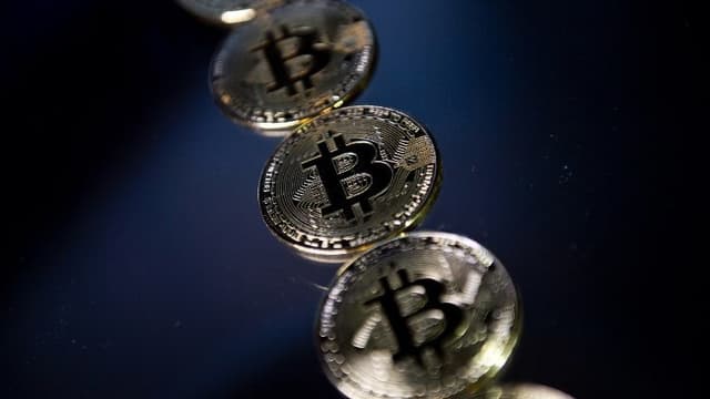 Les toutes premières unités de bitcoin ont été émises le 3 janvier 2009.