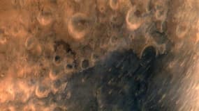 La sonde indienne placée en orbite de Mars a transmis ses premières photos.