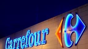 Carrefour veut se différencier en proposant à ses clients qui achèteront des supports vidéo physiques en magasins de télécharger gratuitement la copie numérique du film ou série acheté, grâce au standard Ultraviolet.
