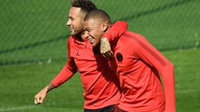 Neymar et Kylian Mbappé à l'entraînement du PSG.