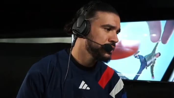 Le streamer AmineMaTue avec le maillot de l'équipe de France Foot2Rue lors de la Kings World Cup, le 27 mai 2024 au Mexique Le streamer AmineMaTue avec le maillot de l'équipe de France Foot2Rue lors de la Kings World Cup, le 27 mai 2024 au Mexique
