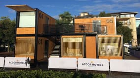 AccorHotels a fait appel au designer Ora ïto et à la société lyonnaise Capsa qui ont réalisé l'aménagement intérieur des conteneurs.