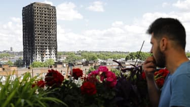 Le revêtement de la tour Grenfell, qui s'est embrasée comme une torche le 14 juin, est soupçonné d'être responsables de la virulence de l'incendie.
