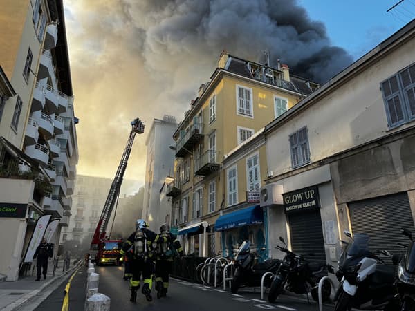 De nombreux moyens ont été engagés sur l'incendie d'un restaurant à Nice ce mardi 26 décembre. De nombreux moyens ont été engagés sur l'incendie d'un restaurant à Nice ce mardi 26 décembre.