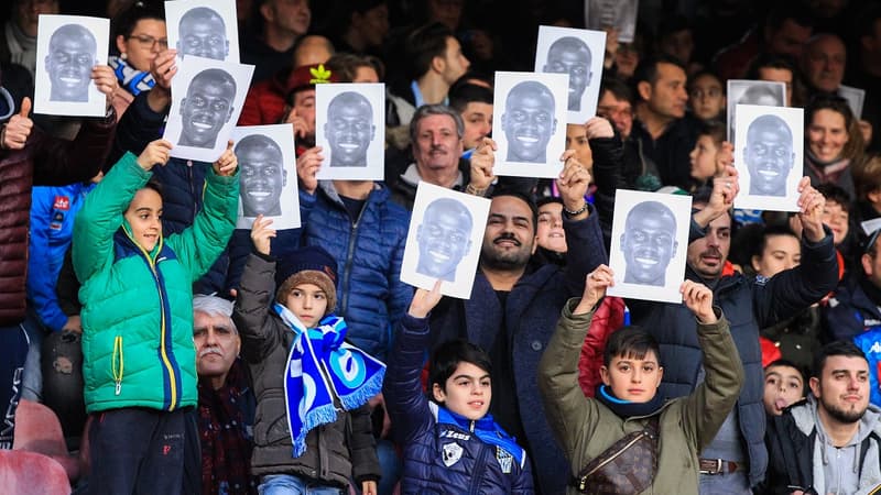 Cris racistes en Italie: les beaux messages de soutien des supporters de Naples à Koulibaly