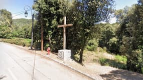La croix avait été installée à l'entrée de la commune de Quasquara