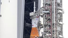 La Nasa abrite dans un hangar sa fusée pour la Lune avant le passage de l'ouragan Ian en Floride