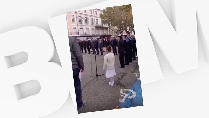 Enkeleda Biba, 9 ans, chante la Marseillaise lors de la cérémonie de commémoration du 11-Novembre à Privas, en Ardèche, 2022