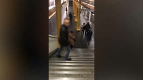 Une jeune femme avait filmé et suivi dans le métro celui qu'elle accuse d'agression sexuelle.