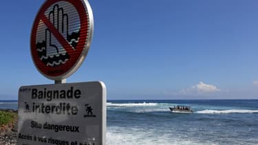 La plage de Saint-Leu de La Réunion, où la baignade est interdite, a été le théâtre de plusieurs attaques par des requins depuis quelques années