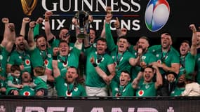 L'Irlande soulève le trophée du Tournoi des VI nations, le 16 mars 2024.