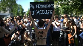 Plusieurs centaines de personnes ont manifesté ce samedi à Paris pour réclamer des mesures contre les féminicides.