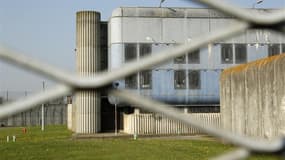 La prison de Bois d'Arcy, en région parisienne. Une circulaire de politique générale adressée aux procureurs français par le nouvelle ministre de la Justice Christiane Taubira, qui demande d'agir contre la surpopulation carcérale et vide quasiment de leur