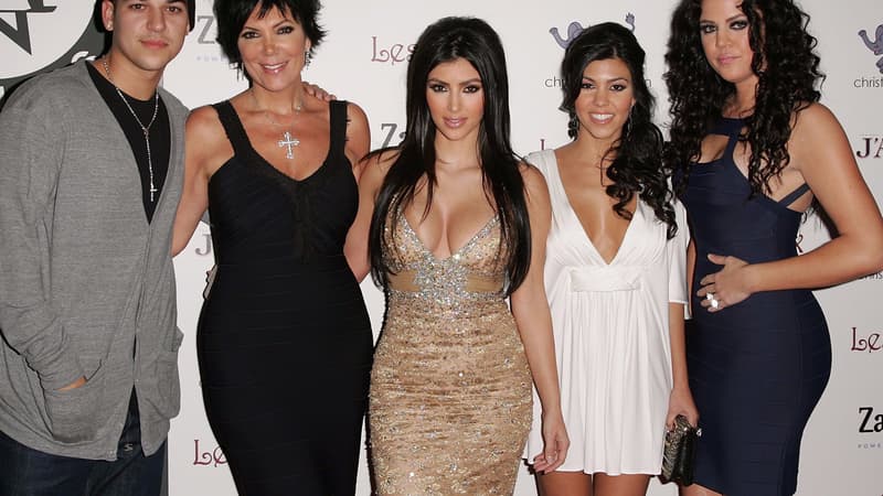 De gauche à droite: Rob, Kris, Kim, Kourtney et Khloé Kardashian en 2007
