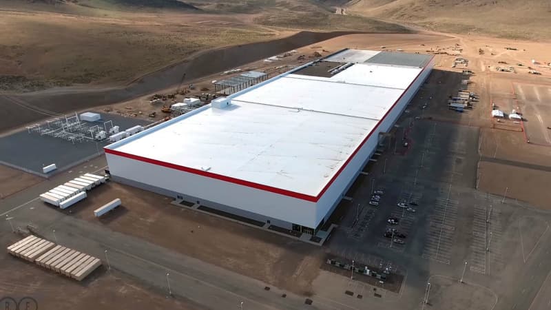 Encore en chantier, ce gigantesque site industriel de 100 hectares produira les batteries de Tesla à partir de 2017.