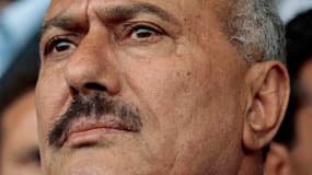 Le président yéménite Ali Abdallah Saleh, confronté depuis janvier à un puissant mouvement de contestation, a signé mercredi en Arabie saoudite l'accord prévoyant son départ du pouvoir, selon la télévision nationale saoudienne. /Photo d'archives/REUTERS/A