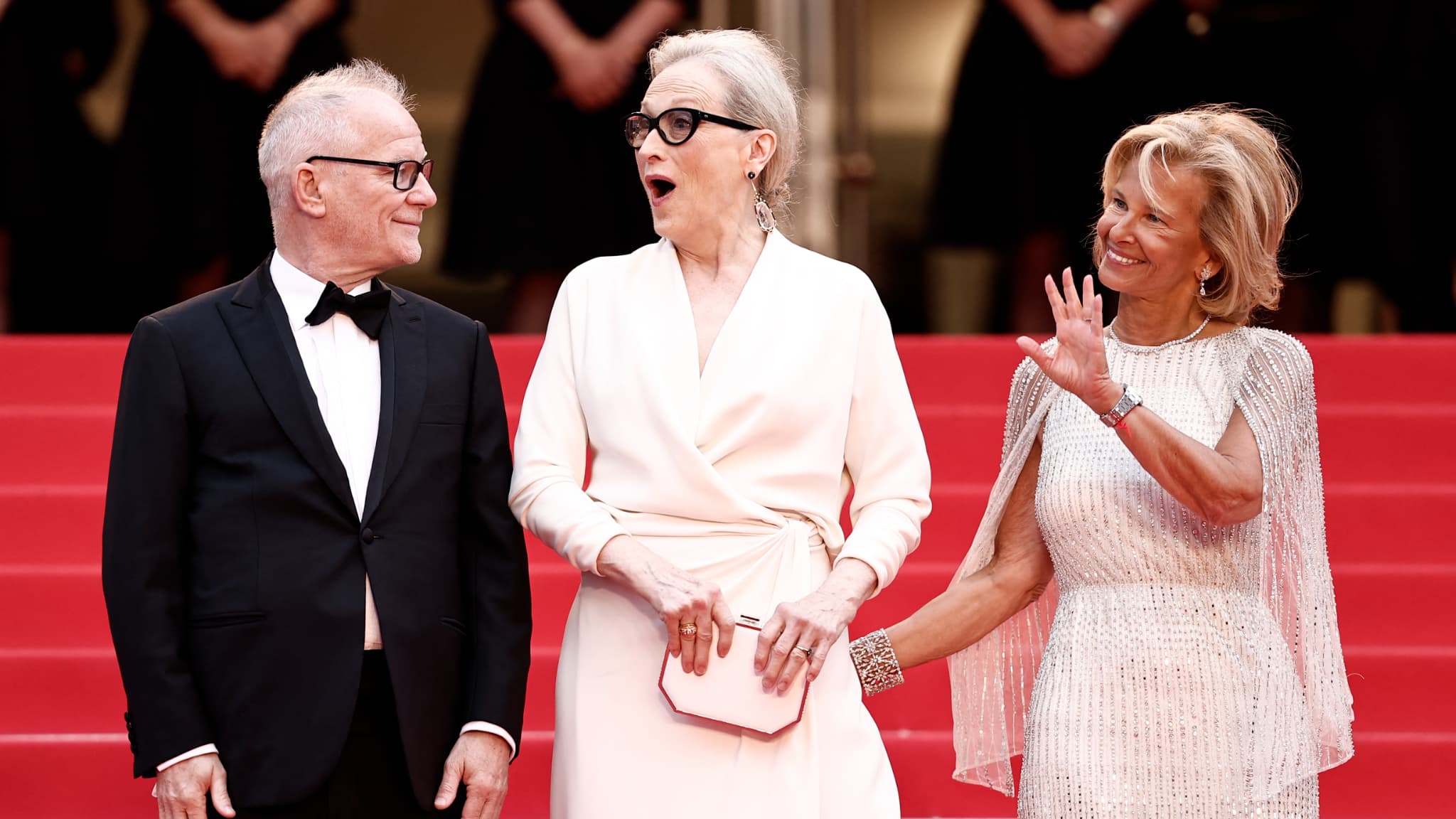 Thierry Fremaux, Meryl Streep et Iris Knobloch à la cérémonie d'ouverture du 77e festival de Cannes le 14 mai 2024. Thierry Fremaux, Meryl Streep et Iris Knobloch à la cérémonie d'ouverture du 77e festival de Cannes le 14 mai 2024.