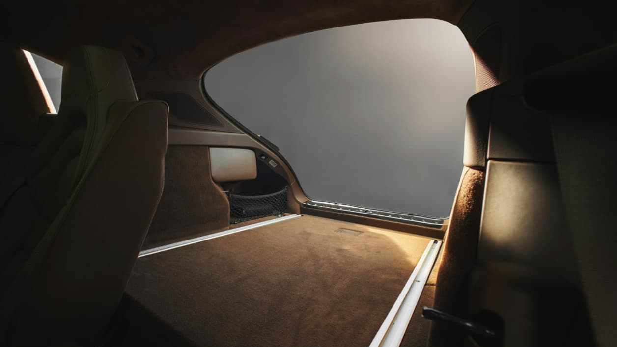 Une moquette marron du plus bel effet. Une moquette marron du plus bel effet.