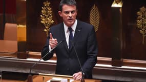 "La France doit rester, aux yeux du monde, ce phare qui ne vacille pas au coeur de la tempête", a lancé Manuel Valls lors du débat à l'Assemblée nationale sur l'accueil des réfugiés.