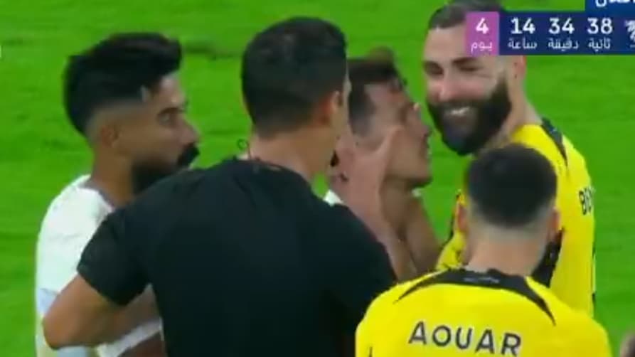 L'altercation entre Benzema et Otavio lors de Al-Ittihad et Al-Nassr le 6 décembre 2024 L'altercation entre Benzema et Otavio lors de Al-Ittihad et Al-Nassr le 6 décembre 2024
