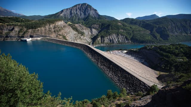 Le barrage de Serre-Ponçon, dans les Hautes-Alpes.