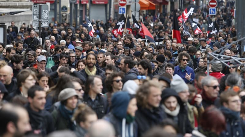 Entre 30.000 et 80.000 personnes ont défilé à Paris. 