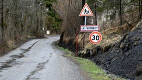 L'entrée du village du Vernet (Alpes-de-Haute-Provence), où avait disparu Émile, le 27 mars 2024,