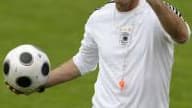 Löw tranchera la titularisation de Ballack une heure avant la finale.