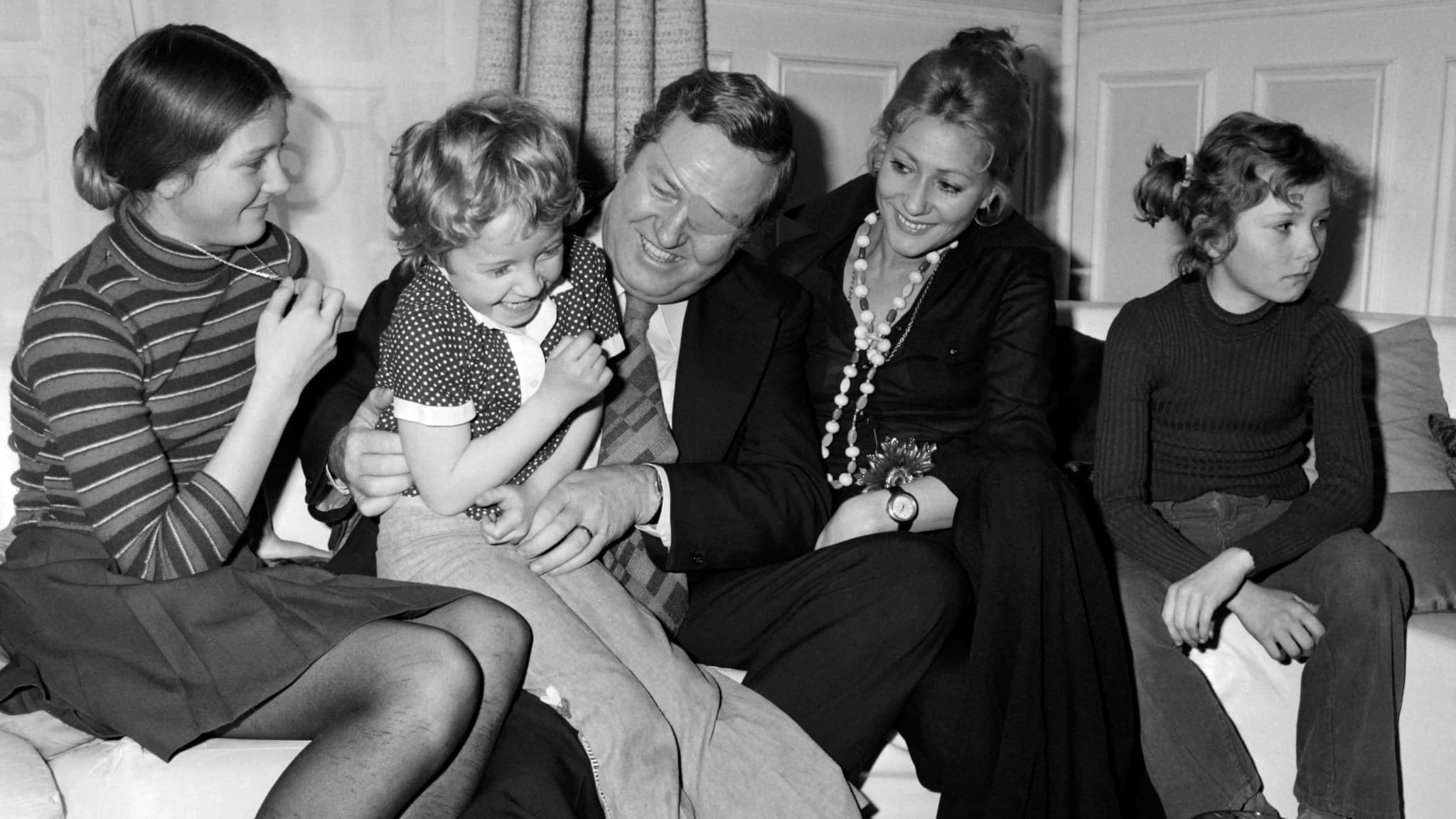 Jean-Marie Le Pen et sa famille à Saint-Cloud le 1er mai 1974