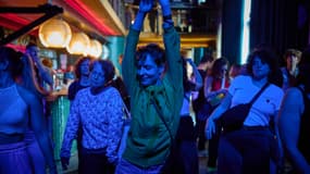 Des personnes participant à une "clean party", une fête électro sans drogue ni alcool, à Pantin (Seine-Saint-Denis), le dimanche 18 mai 2025.