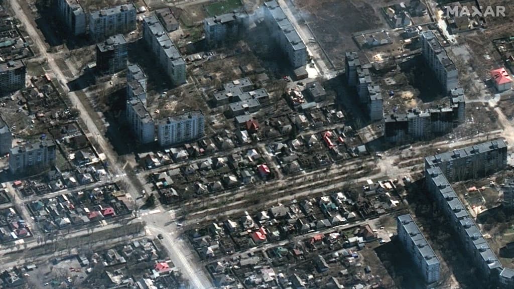 Des tanks russes dans les rues de Marioupol le 19 mars. Des tanks russes dans les rues de Marioupol le 19 mars.
