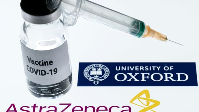 Une dose du vaccin développé par AstraZeneca et l'Université de Oxford, le 23 novembre 2020