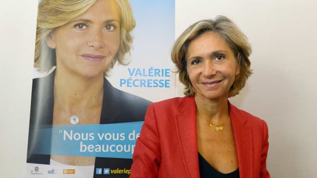 Valérie Pécresse devant son affiche de campagne, le 18 septembre 2015 à Paris.