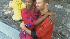 Daniele Watts et son compagnon Brian James Lucas, sur Fox 11 Los Angeles, reconstituant la scène qui leur a valu une arrestation le 15 septembre 2014.