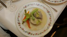 Une photo de blanquette de veau prise au restaurant Benoît Paris à Paris le 10 novembre 2006