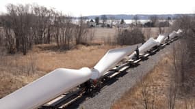 Les pales d'éoliennes rejoindront les champs de l'Iowa par voie ferroviaire.