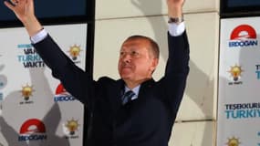 Recep Tayyip Erdogan célèbre sa victoire au siège de l'AKP, à Ankara, le 25 juin 2018.
