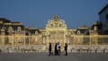 La grille du château de Versailles, en mars 2022.