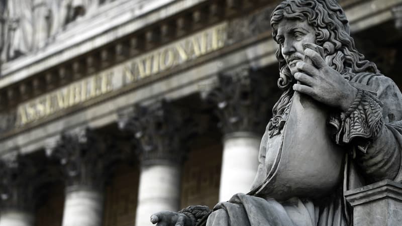 Statue de Colbert devant le Palais Bourbon
