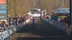La Tchèque Barbora Bukovska croit avoir remporté le titre de championne du monde de cyclocross à Liévin le 1er février 2025